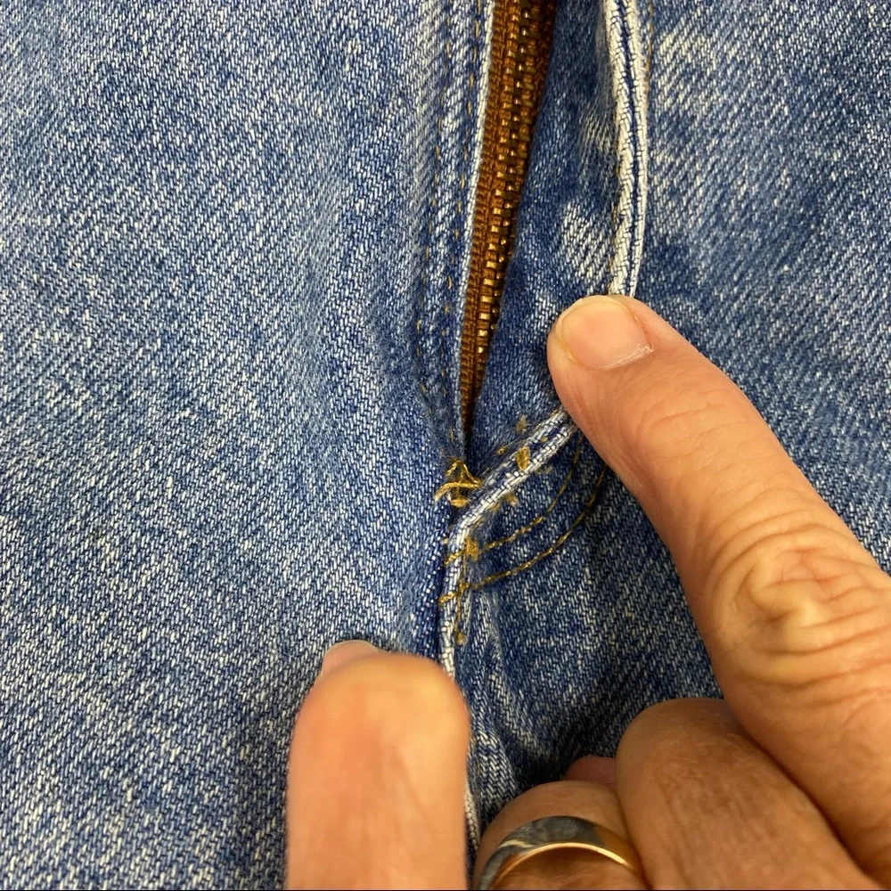 Carhartt Relaxed Fit Denim Blue Jeans size 40X32 Great Work Casual 5 Pockets